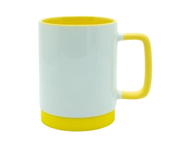 Caneca para Sublimação de Cerâmica Branca com Alça Soft e Base em Silicone com Interior Amarela